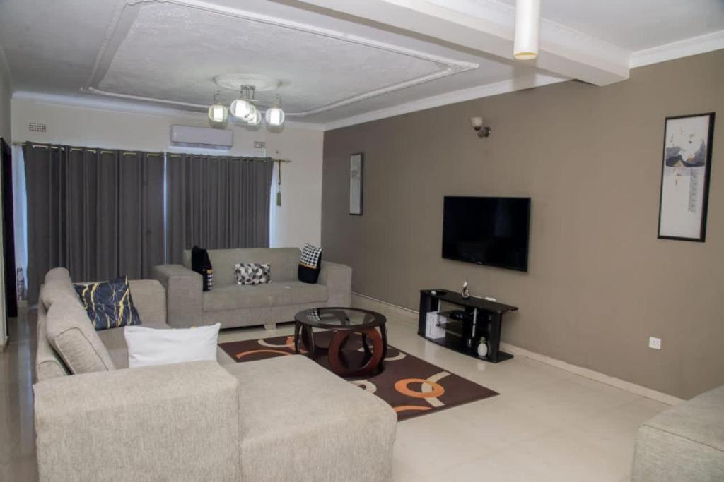 Royal Suites Apartments Lusaka Exterior photo