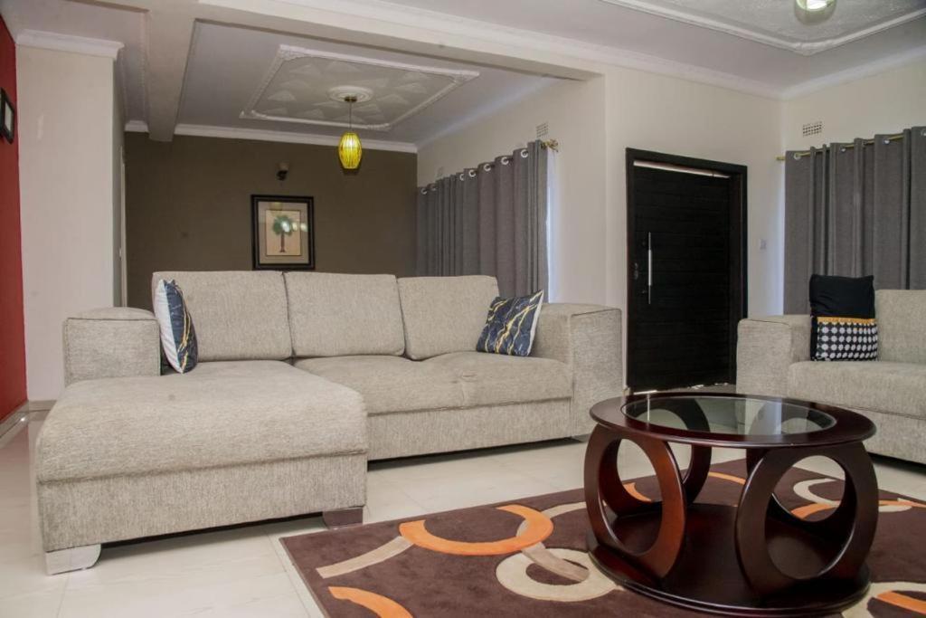 Royal Suites Apartments Lusaka Exterior photo