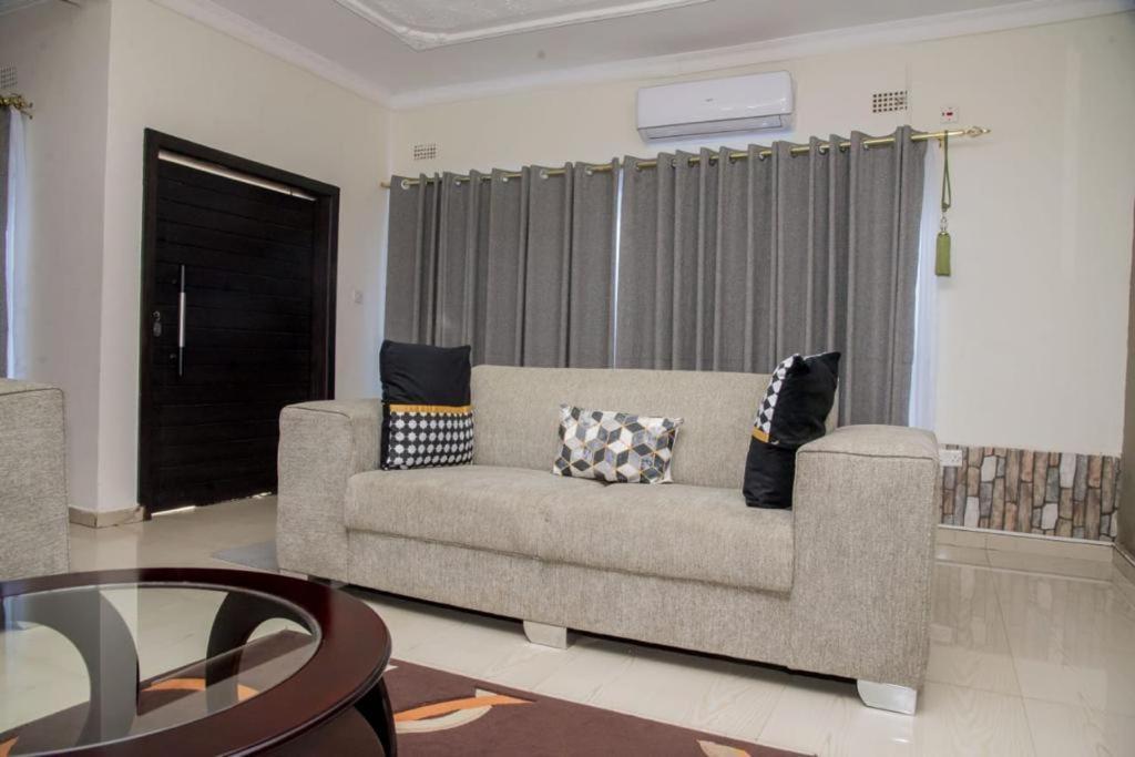 Royal Suites Apartments Lusaka Exterior photo